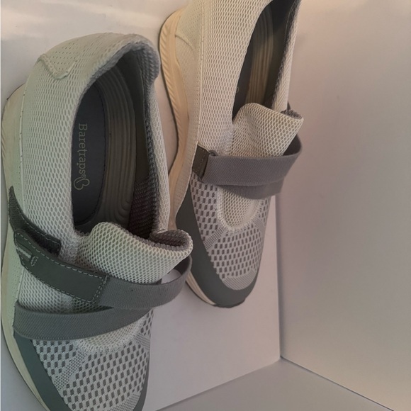 Baretraps size 10 white and gray platform shoes - Picture 2 of 6